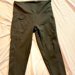 Marika brand Capri Leggings - stretch compression - Black - SIZE LARGE